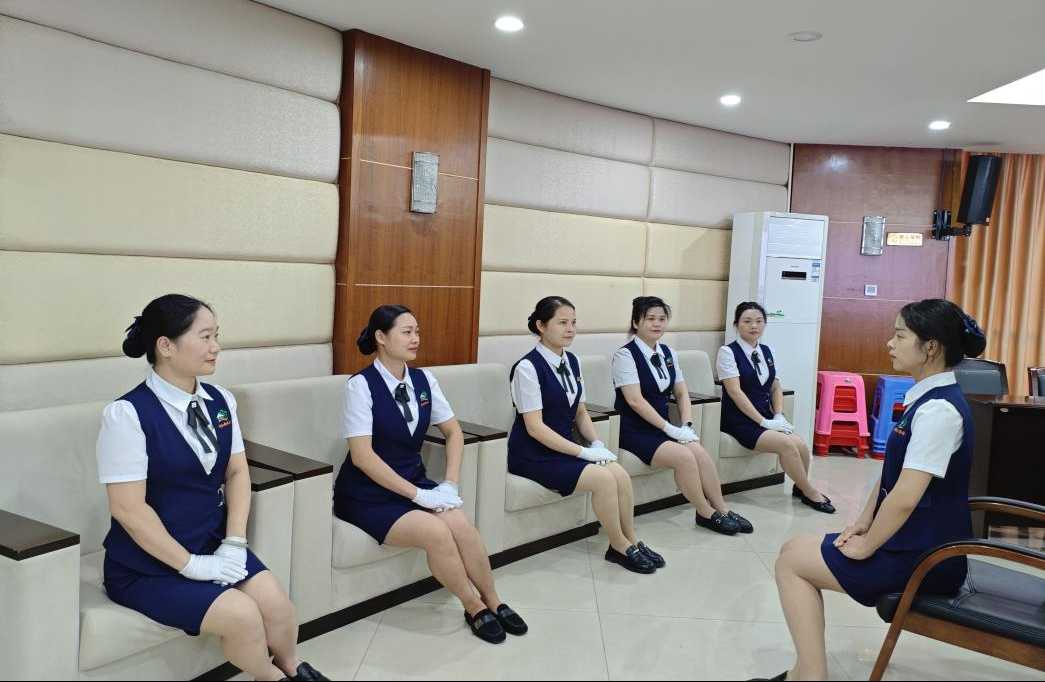 港北區(qū)直屬機(jī)關(guān)后勤服務(wù)中心會(huì)務(wù)股開(kāi)展會(huì)務(wù)禮儀與婚姻介紹服務(wù)專(zhuān)題培訓(xùn)