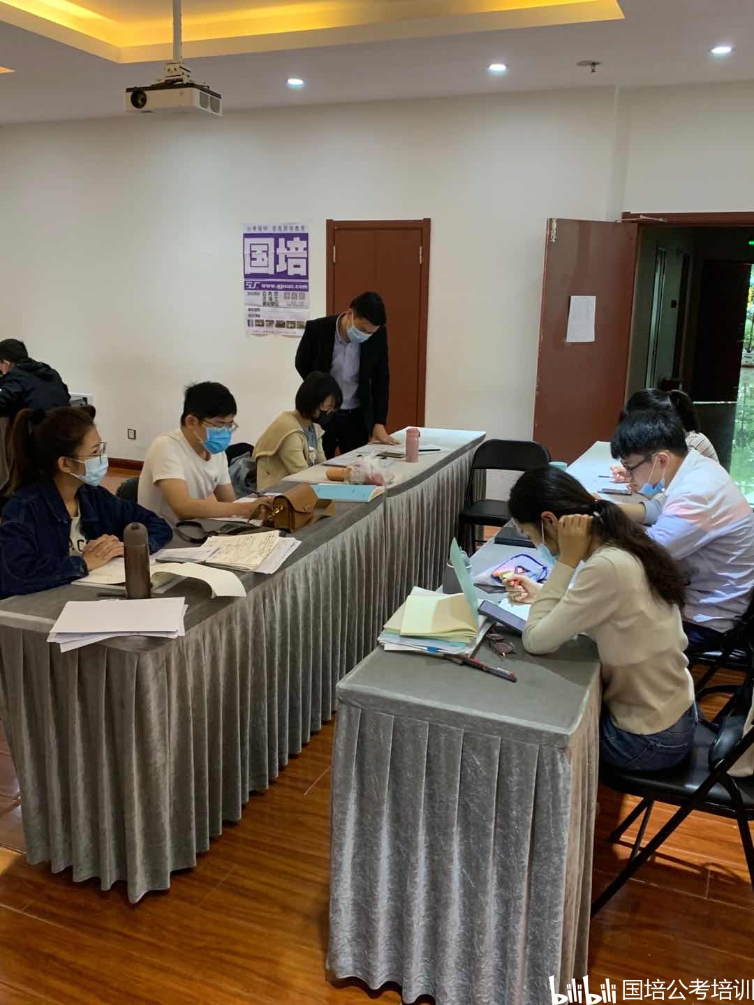 引導青年樹立正確婚戀觀，提升婚姻介紹服務質量——2022安徽蕪湖公務員面試熱點解析